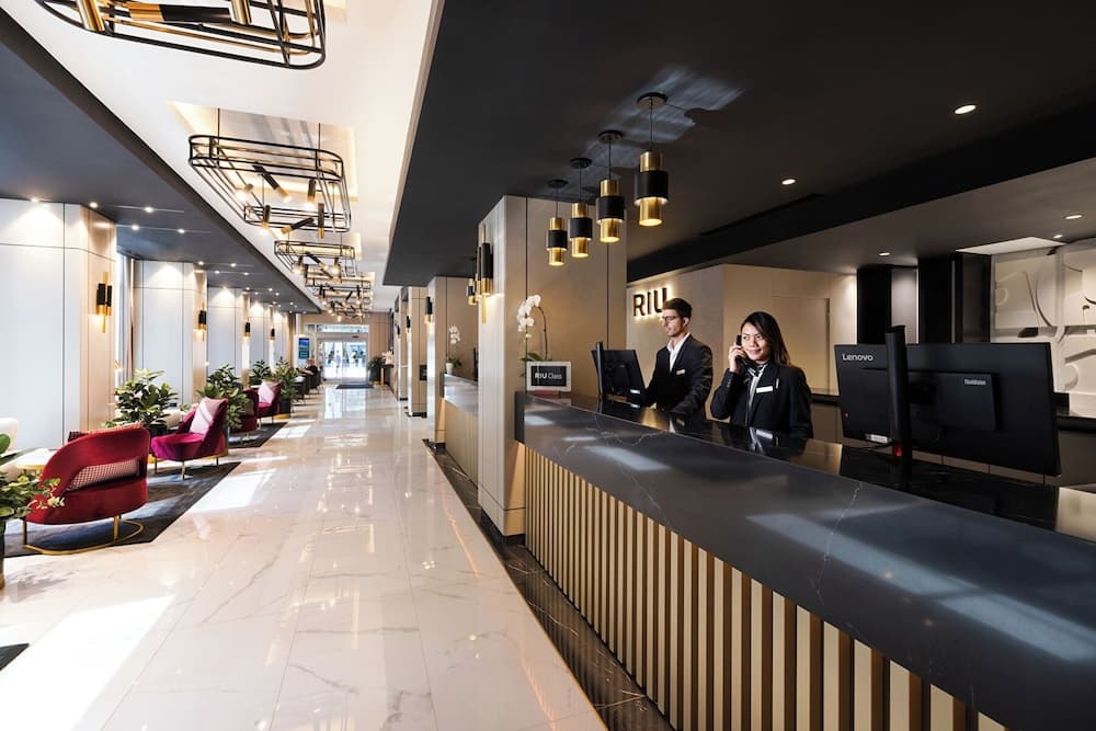 Hotel Riu Plaza Toronto 2